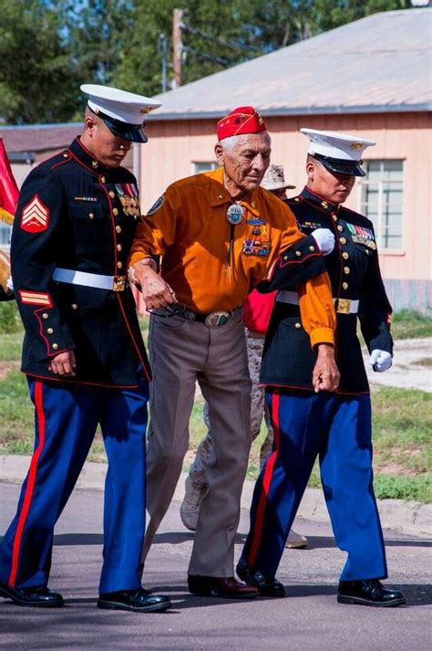 two navajo marines helped navajo code talker roy hawthorne usmc wwii during a parade to honor