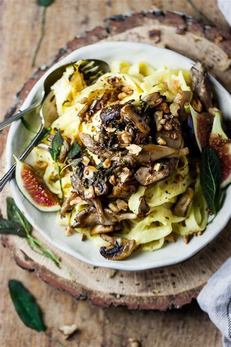 Creamy mushroom pasta | this quick and easy pasta recipe is perfect for busy weeknights! Cozy Mushroom Pumpkin Pasta Fettuccine • Salted Mint