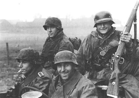 Two Cheerful And Other Two Not So Much German Soldiers Ww2 German Army
