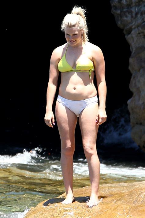 Bonnie Sveen Shows Off Her Curves In Bikini As She Hits The Beach In