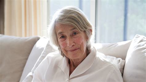 Mary Oliver 83 Prize Winning Poet Of The Natural World Is Dead The