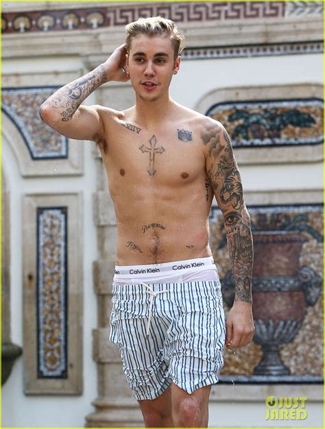 Justin Bieber Goes Shirtless For A Swim At The Versace Mansion Photo Justin Bieber