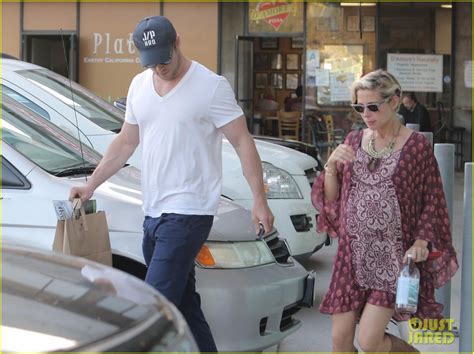 Chris Hemsworth And Elsa Pataky Enjoy A Pizza Lunch Date Photo 3067962