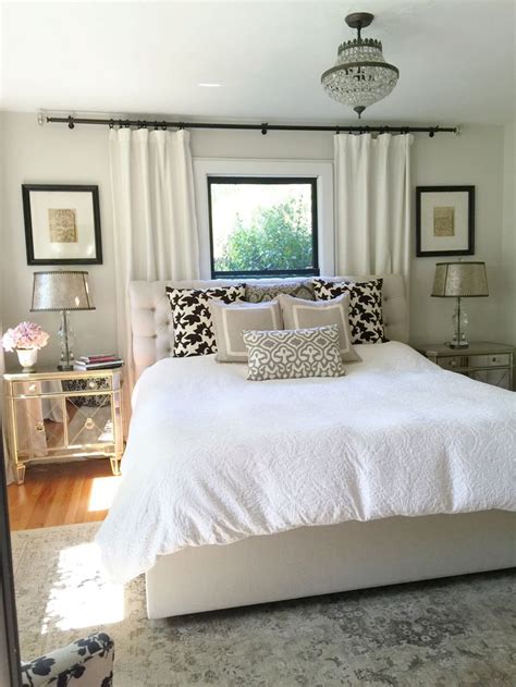 70 Awesome When Window Is Behind Your Bed Home Decor Ideas