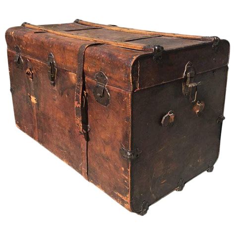 20 Vintage Leather Trunks And Chests