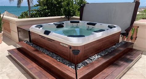 Whether you're hosting an intimate meeting with your closest friends or catching up with your family, a hot tub offers the ideal gathering place. Hot Tub Prices: How Much Does a Hot Tub Cost ? | Royal Spas
