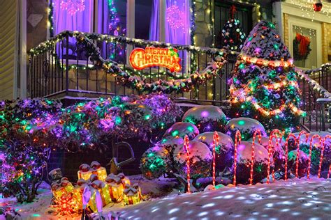 Dyker Heights Christmas Lights Photos Of Nycs Dazzling Holiday