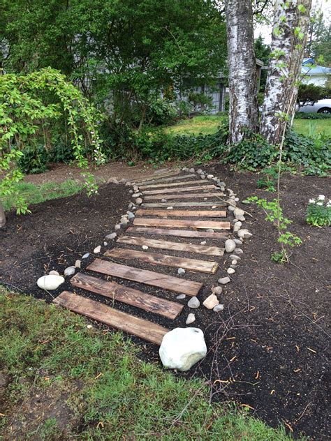 Pathway Made From Fence Boards Wood Walkway Outdoor Gardens Pallets