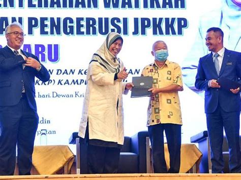 To apply for financing customers must be: RM80 juta untuk Kampung Baru Cina