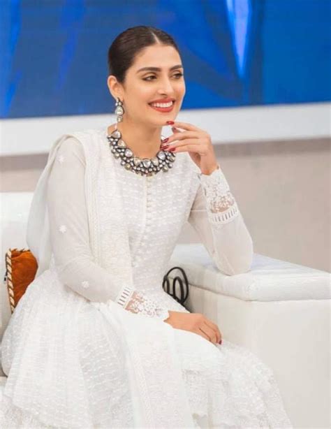 Stunning Looks Of Famous Pakistani Celebrities In White Dress Daily