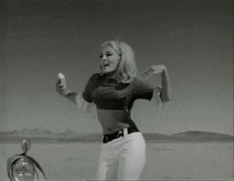 Retro Dancer Retro Dancer Beach Discover Share GIFs Dance