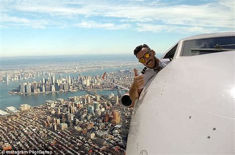 Pilotgansos Instagram Selfies From Outside Mid Flight Daily Mail