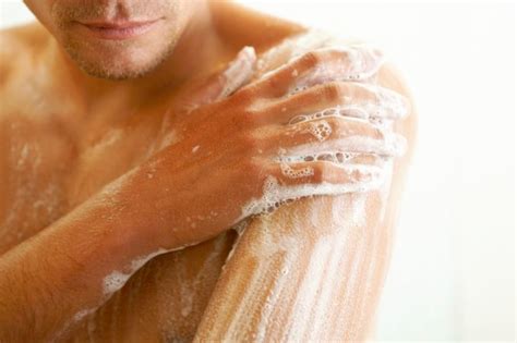Insolite : un homme se lave depuis 12 ans avec un spray aux ba... - Top