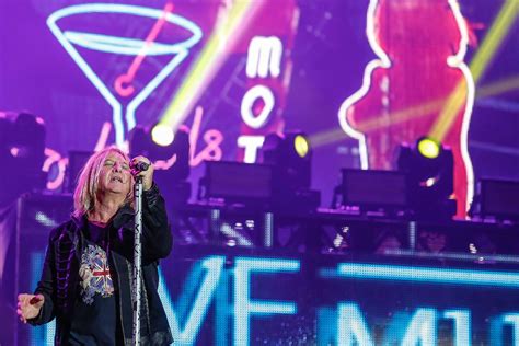 Como Guitarrista Do Def Leppard Chegou Aos 60 Anos Mais Sarado Do Que