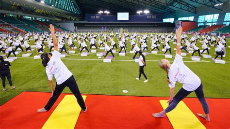 largest yoga lesson guinness world records