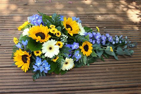 Free next day flower delivery. Funeral Flowers delivered in Rugby, Coventry and ...