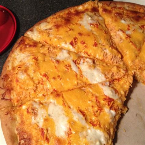 Buffalo Chicken Wing Pizza This Look Soooo Good I Need To Make