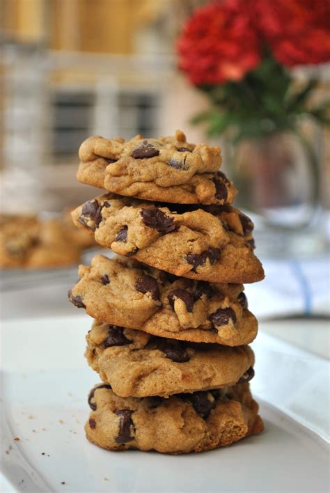 Thick And Chewy Chocolate Chip Cookies Taniabakes