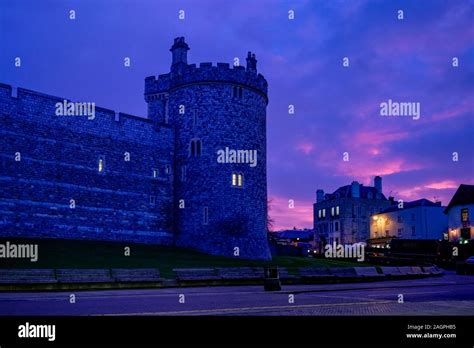 Windsor Castle Night Hi Res Stock Photography And Images Alamy