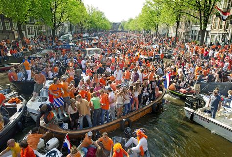 Op 27 april is het koningsdag 2020. Amsterdam's King's Day is the Wildest 24 Hours of the Year ...