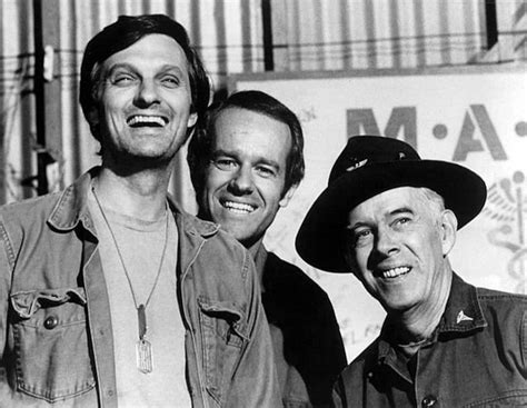 Mash Tv Cast Hawkeye Alan Alda Bj Hunnicutt Mike Farrell Sherman Potter Harry Morgan 1975 Tv