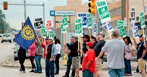 Are Pizza Hut And Papa Johns Refusing To Deliver To Striking Gm