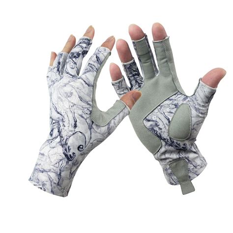 Best Fishing Gloves Of 2020 Complete Buyers Guide