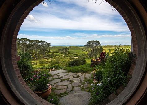 Hobbiton Tours A Public Tour In New Zealand Of The Real Hobbit Village