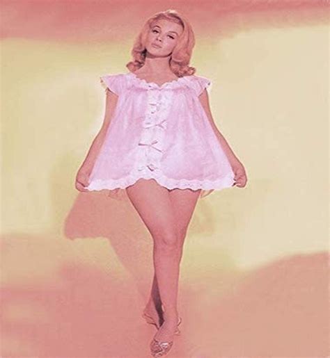 Posterazzi Dap11517 Ann Margret Pink Outfit Photo Print 8
