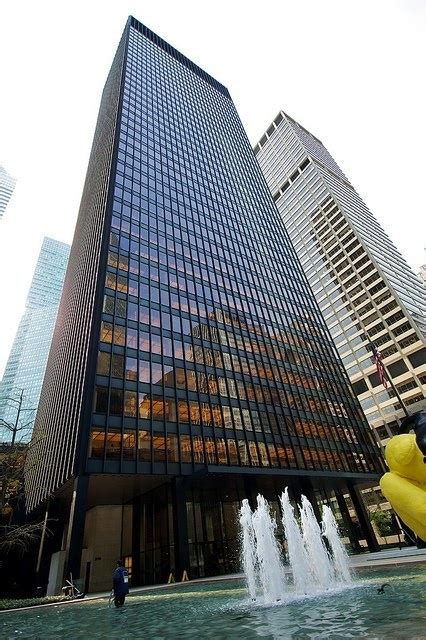 El Edificio Seagram De Mies Van Der Rohe En Nueva York Es El Primer