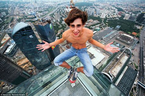 39 Most Crazy And Deadly Selfies Will Make Your Stomach Churn 18 Is The Craziest