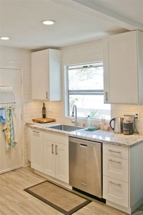 Whether you're building from scratch, demolishing your current kitchen or doing a refresh, here are some of the best kitchen renovation tips from interior designers. 44+ Simple Kitchen Renovations On a Budget For Best ...