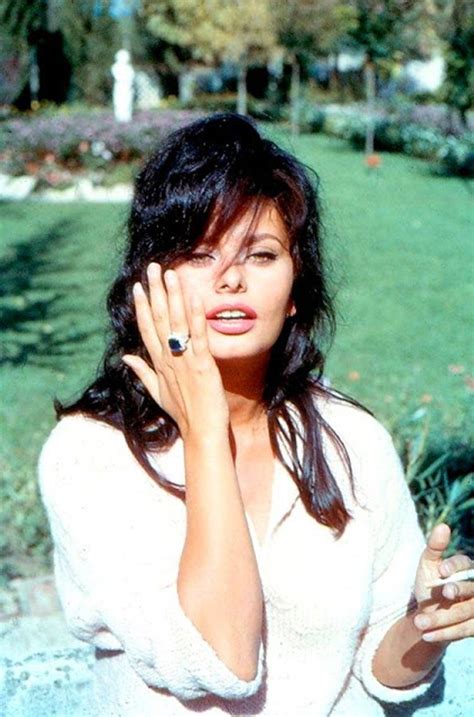 Classic Beauty Icon Of Italy 35 Stunning Color Photos Of Sophia Loren In The 1950s And 1960s