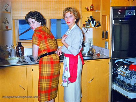 Ladies In A 1959 Kitchen Vintage Love Vintage Colors Retro Vintage Vintage Kitchen Vintage