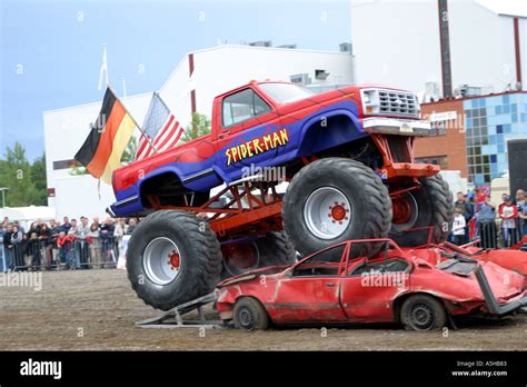 Monster Truck Crushing Cars Hi Res Stock Photography And Images Alamy