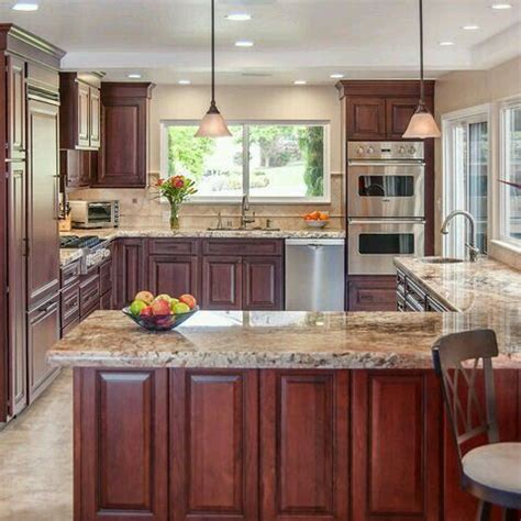 Cherry kitchen cabinets are rich, luxurious and serve as a timeless addition to any home remodel. Pin by Sheryl Cummings on Cocinas | Traditional kitchen ...