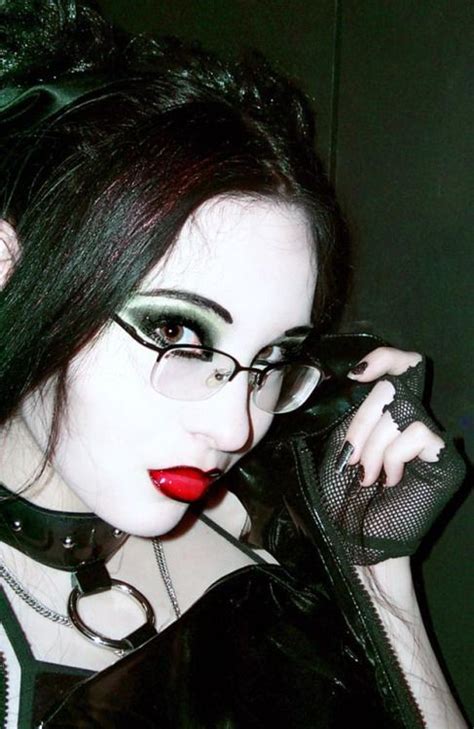 17 Best Images About Gothiques à Lunettes Gothics With Glasses On Pinterest Glasses Gothic