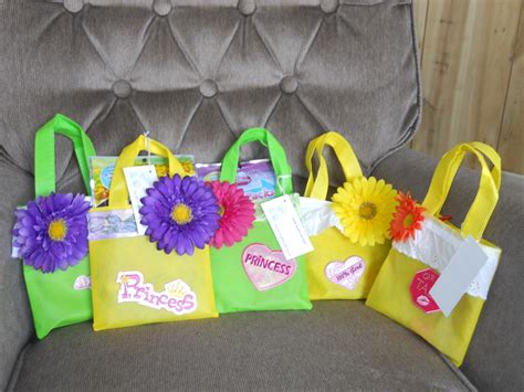Maybe you would like to learn more about one of these? Homemade gift boutique: GIRLS GIFT BAGS