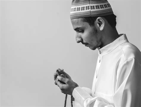 Segala ikatan dan kesulitan bisa lepas karena nabi muhammad shallallahu 'alaihi wa sallam. Sholawat Nariyah: Lafal Arab, Arti, dan Keutamaan Mengamalkannya. | kumparan.com