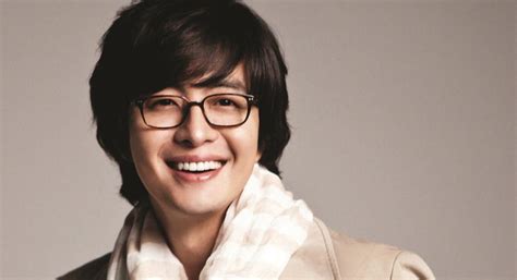 Bae Yong Joon Revealed To Have Broken Up With His Girlfriend On Her