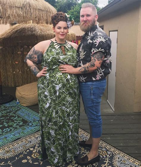 Plus Size Model Tess Holliday Posts Nearly Naked Pregnancy Pic To