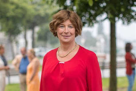A member of the groen party, she was previously a member of the european parliament from 2019 until 2020. Groen gaat met Petra De Sutter als lijsttrekker voor twee ...