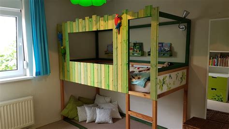 Though more complex than many ikea beds, the kura is still quite easy to assemble, requiring nothing more than a screwdriver and a few hours' work. DIY treehouse bed - Boomhut, Ikea kura bed en Ikea hack