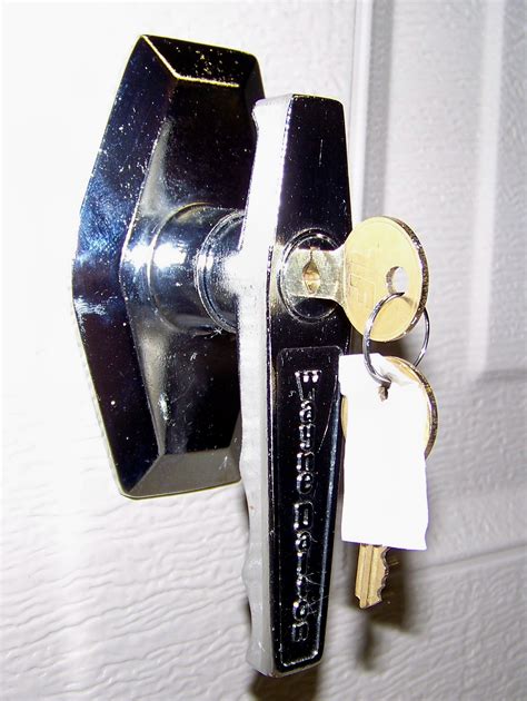 Read this to learn what you need to know before choosing the right lock for your needs. Wayne Dalton Garage Door Lock