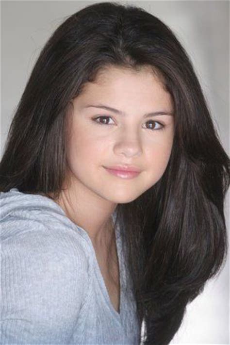 But what does she look like without makeup? Selena without makeup