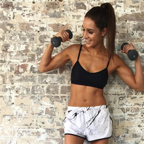 Meet Kayla Itsines The Fitness Trainer Taking Over Instagram Observer