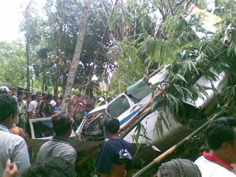 Palembang Pos Pesawat Jatuh Di Kebun Tebu Pilot Tewas