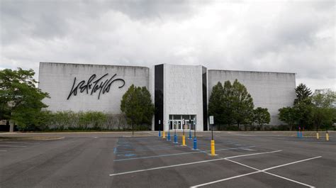 Lord And Taylor To Close Store At Walt Whitman Shops Newsday