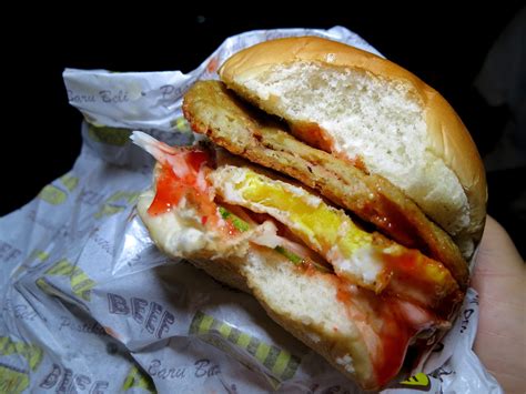 Ramly burger stalls are understated roadside burger stalls that serve some of the tastiest and cheapest burgers in kl. Subangites, You Can Now Order A Ramly Burger And Have It ...