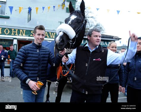 Gold Cup Winner Photocall Summerhill Stock Photo Alamy